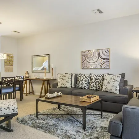 Lovely 3-Story Townhome In Vista Cay Resort